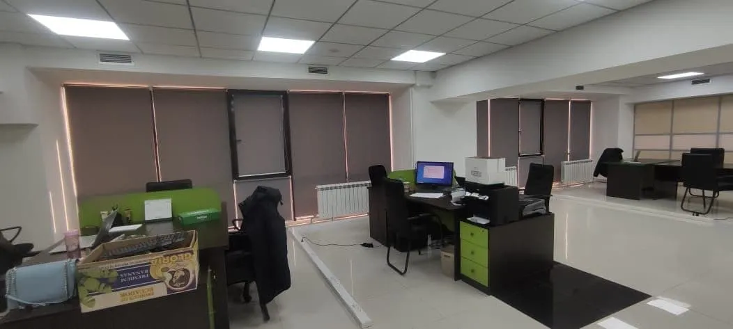 Рулонные шторы Max-Jalousie на объекте в Алматы