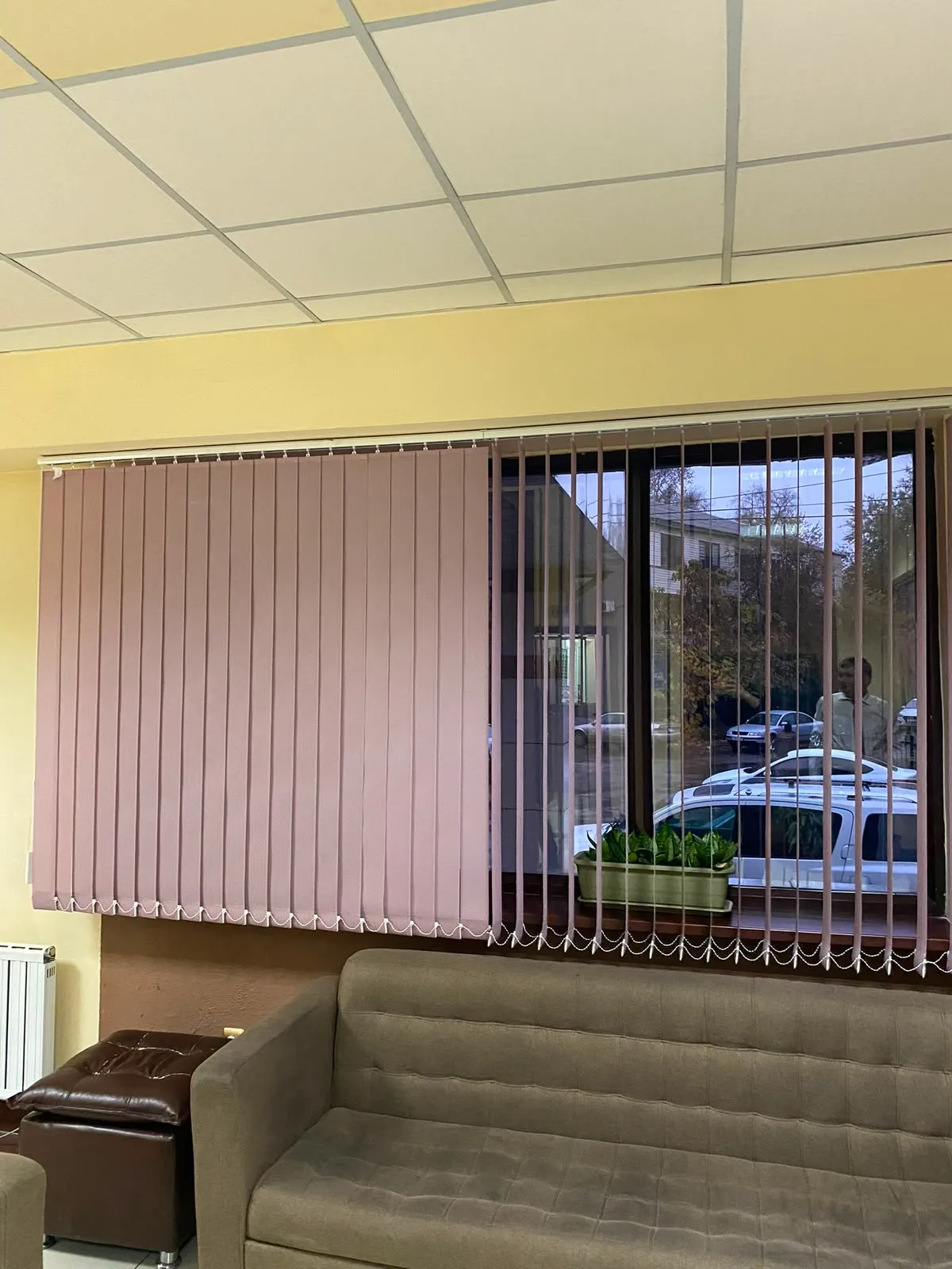 Вертикальные жалюзи Max-Jalousie на объекте в Алматы